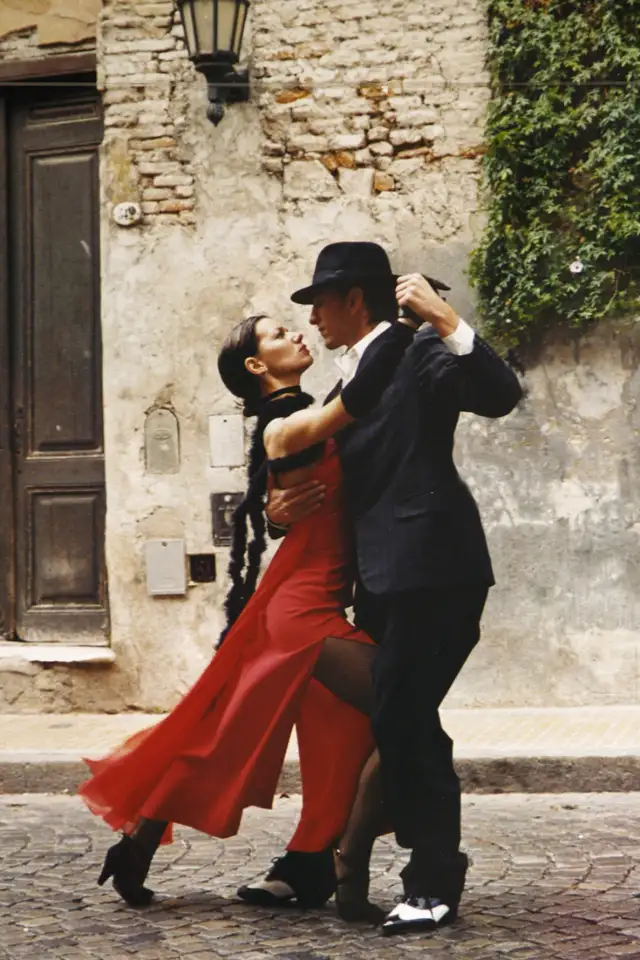SALSA DANCE LESSONS / BACHATA, CHA CHA