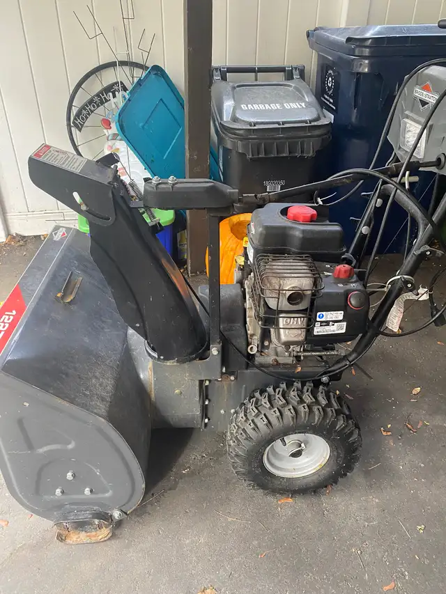 Snow Blower for Sale in Snowblowers in City of Toronto - Image 3