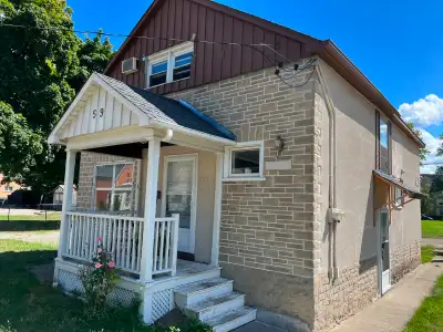 Two bedrooms vacant for two people to rent in downtown Cambridge, near public library and Food Basic...
