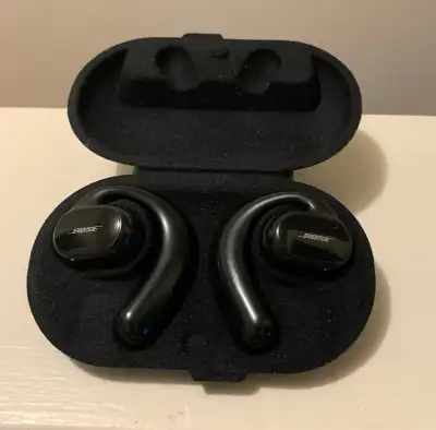 Earbuds are in perfect condition and come with all the original accessories and original box. The so...