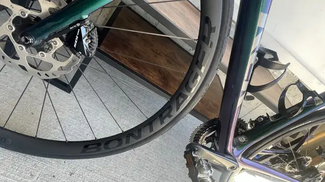 Trek Emonda SL 5 Carbon Road Bike 54cm – Carbon Wheels + Extra in Road in Ottawa - Image 8