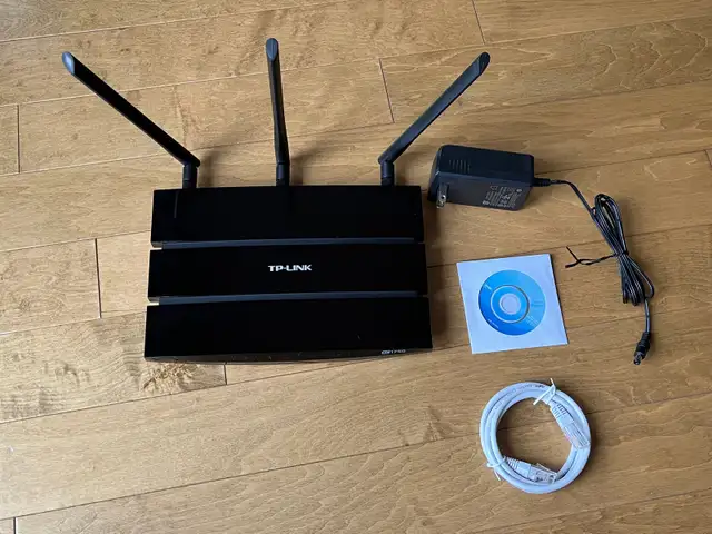 tp-link AC1750 wireless router in Networking in Belleville - Image 4