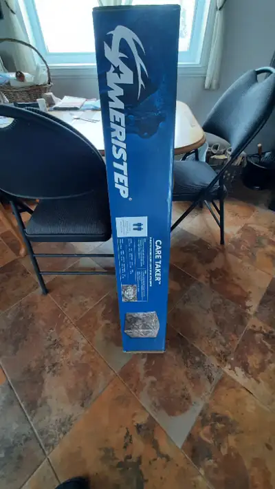 Tente de chasse AMERISTEP pour deux personnes. Elle a servi pour deux semaines l'automne dernier. Co...