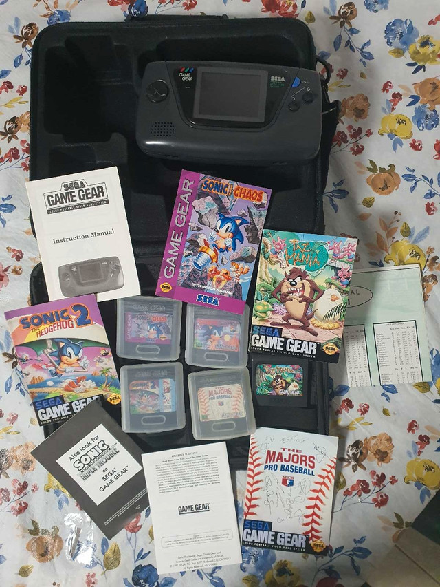 Console portatif sega avec jeux dans Consoles classiques  à Ville de Montréal