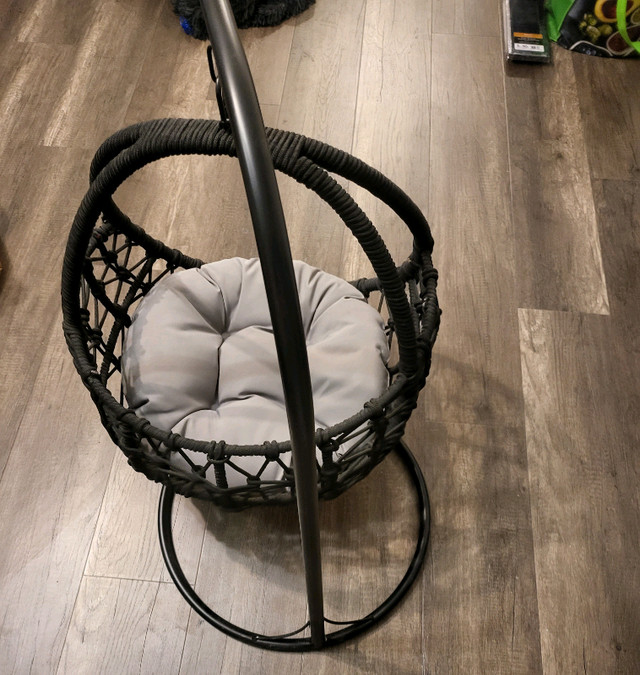 Hanging Chair for Cat or Dog in Accessories in Kamloops - Image 2