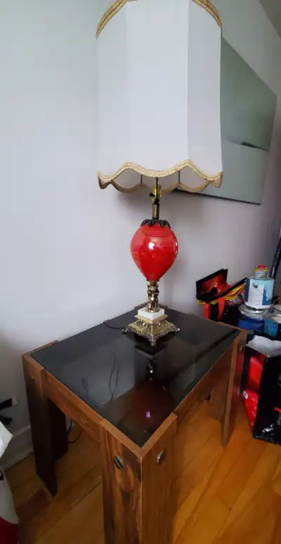 Lampe et table vintage, View more