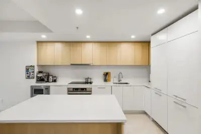 Furnished 2B2B Surrey Central w AC and Gym