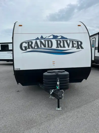 LIKE NEW 2024 GRAND RIVER 25RB COUPLES TRAILER – NEVER USED – WARRANTY! Sleeps up to 6 $38,000 Skip...