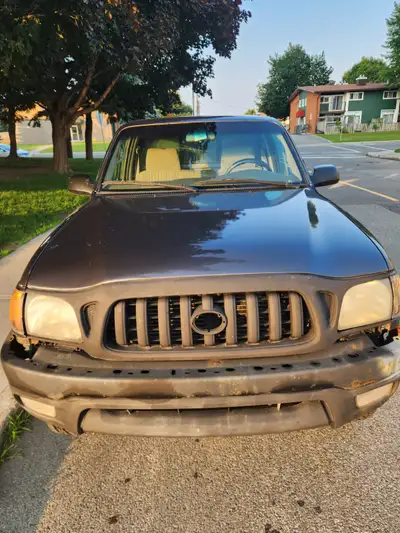 2.7L manual transmission. Regular Cab. Quebec Plated. 2 sets of 15inch and 1 set of 16inch rims all...