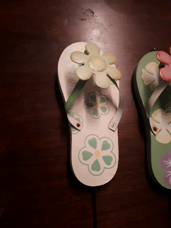 Flip flop hooks - wood & metal in Patio & Garden Furniture in Oakville / Halton Region - Image 3
