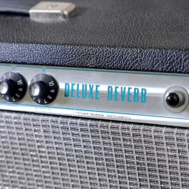 1970's Fender Deluxe Reverb Tube Guitar Combo Amp in Amps & Pedals in City of Toronto - Image 4