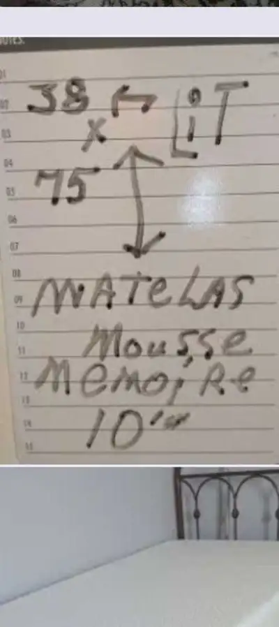 lit et  matelas (petit Divan) 51po de large// 31po de haut, View more