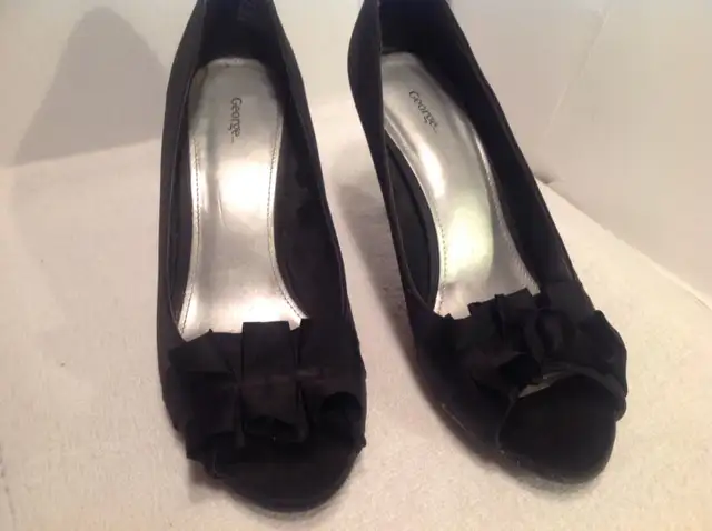 Black high heels open toe size 9 in Women's - Shoes in Calgary - Image 4