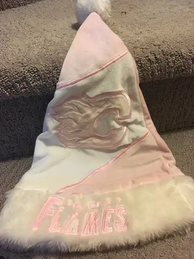 CALGARY FLAMES PINK CHRISTMAS SANTA HAT ADULT, View more