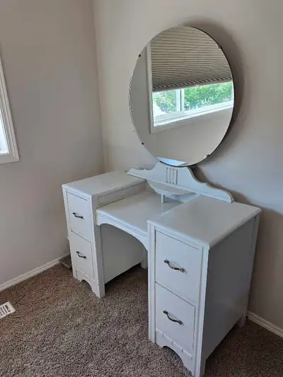 Vanity is in good shape . Has a nice big mirror and 4 drawers . Mirror can be removed for pickup . 4...