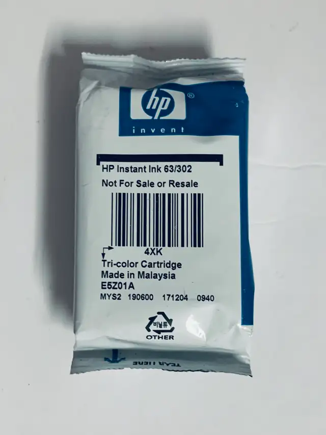 HP Tri-Color Ink Cartridge (63/302)
