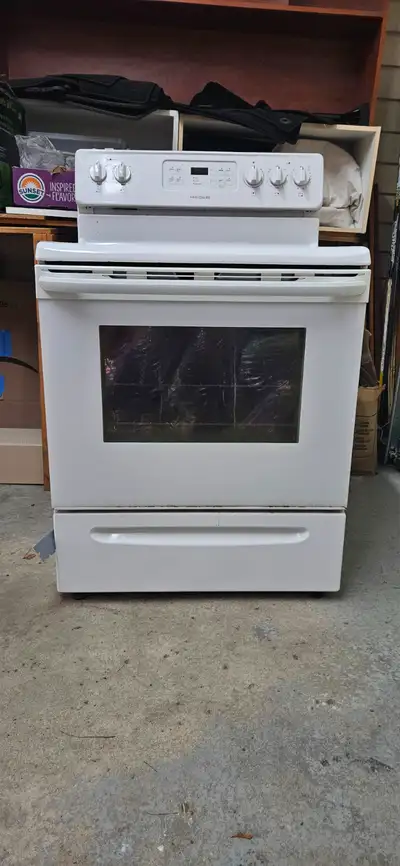 Cuisinière Frigidaire – Vitrocéramique – Bon état, View more
