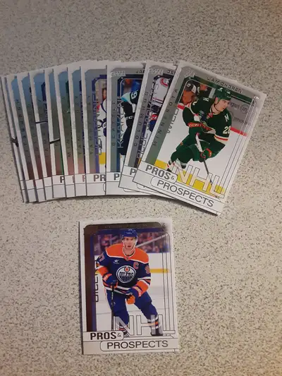 CARTES DE HOCKEY INSERTS PROS ET PROSPECTS U-DECK 2024-25, View more