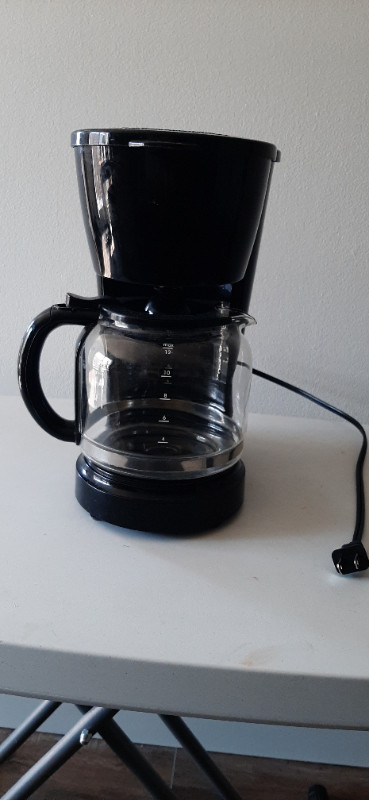Coffee Maker  - Excellent condition  $7.00 in Coffee Makers in Edmonton