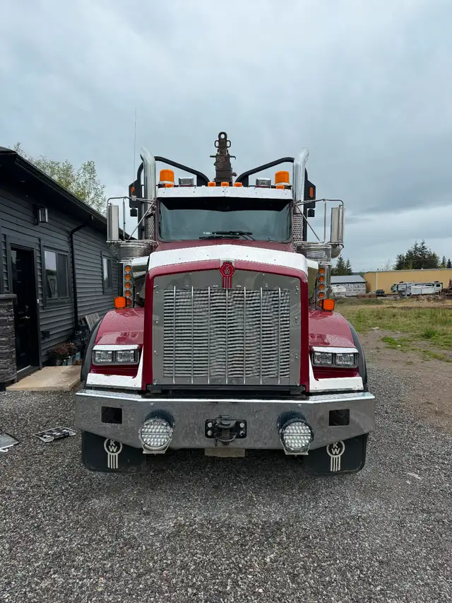 2023 Kenworth T800 with logging trailer in Heavy Trucks in Terrace - Image 6