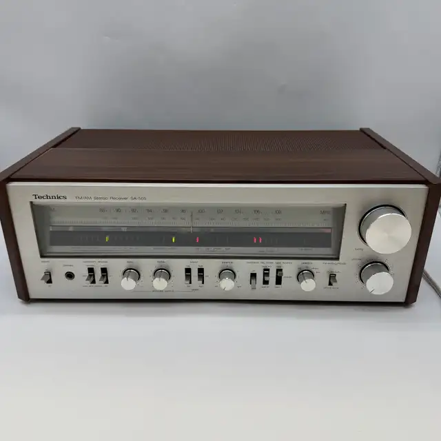 Technics SA-505 Vintage Stereo Receiver AM/FM Wood Case Japan in Stereo Systems & Home Theatre in City of Toronto - Image 2