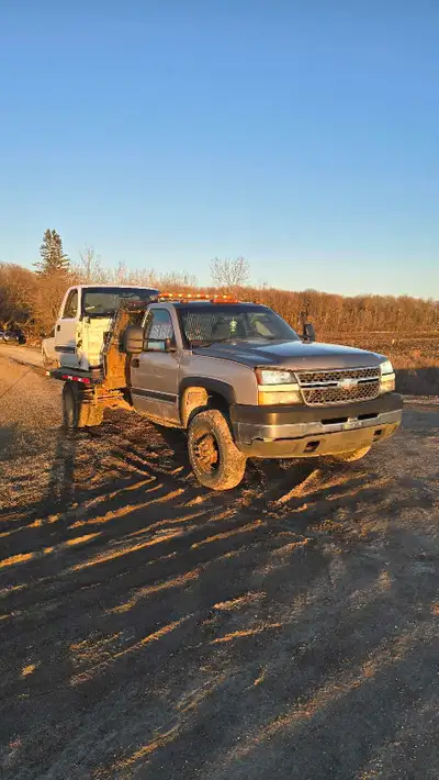 2004 Chevy Silverado 3500 Cab on chassis 6.6L Duramax Clean title 4x4 5 inch exhaust Truck runs, and...
