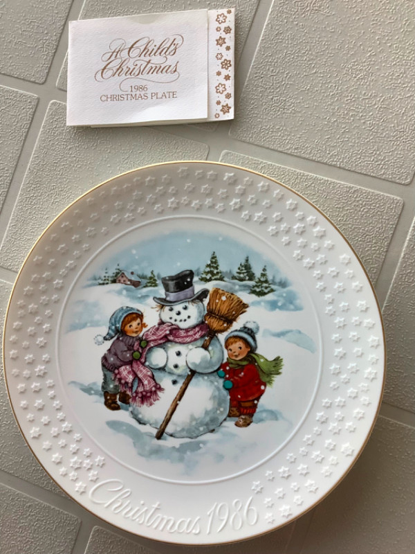Avon - A Child's Christmas - 1986 Plate in Arts & Collectibles in Regina