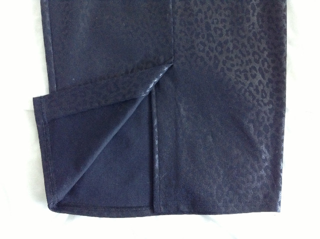 M pencil skirt black leopard print in Women's - Dresses & Skirts in City of Toronto - Image 3