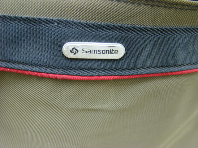 Samsonite Suit Bag in Men's in Comox / Courtenay / Cumberland - Image 3