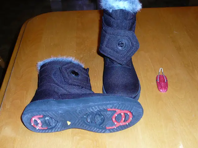 Bottes   d hiver OLANG pour femme avec crampons rétractables in Women's - Shoes in Lévis - Image 4