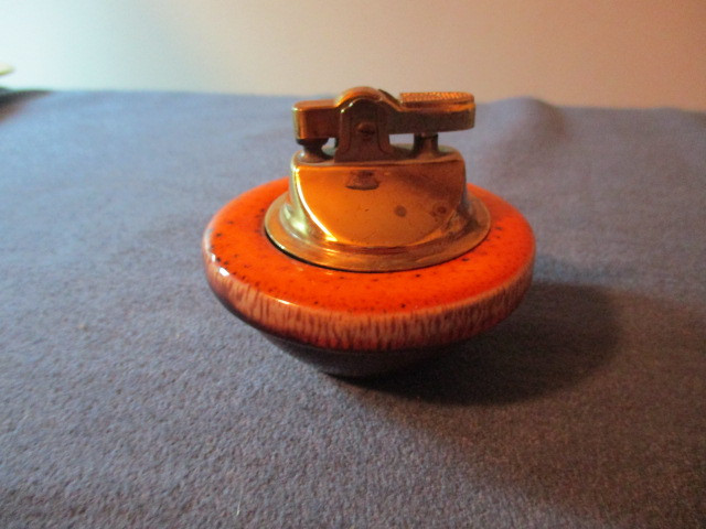 VINTAGE TABLE LIGHTER-JAPAN-CERAMIC HOLDER-EVANGELINE? RARE! dans Art et objets de collection  à Laval/Rive Nord