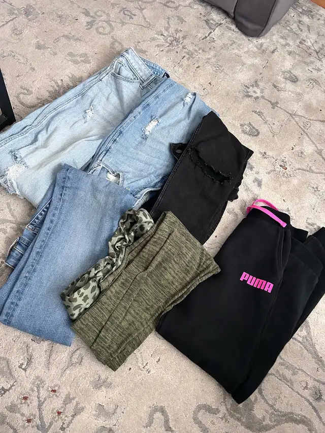 jeans / leggings / sweatpants  in Kids & Youth in Mississauga / Peel Region - Image 2