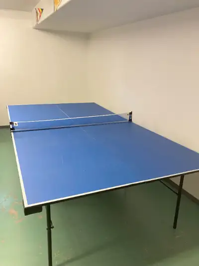 Harvil Regulation size Ping Pong table. Perfect fun for the entire family. Table tennis with paddles...