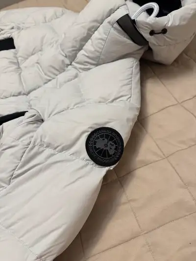 Canada Goose NEW never worn. Can fit someone wear S-M sizes. Location - near High Park. This Canada...