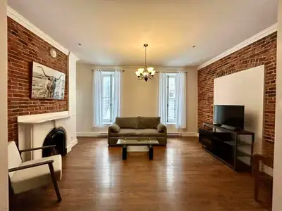Libre immédiatement Appartement 3 1/2 au cœur du Vieux-Québec. Semi-meublé Thermopompe (climatisatio...