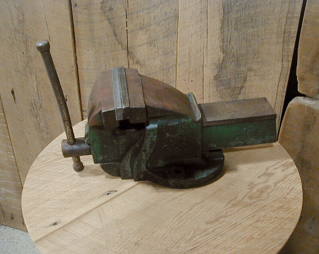 Antique RAE 60 vise for sale.  Made in Canada.  Green in Hand Tools in Owen Sound - Image 2