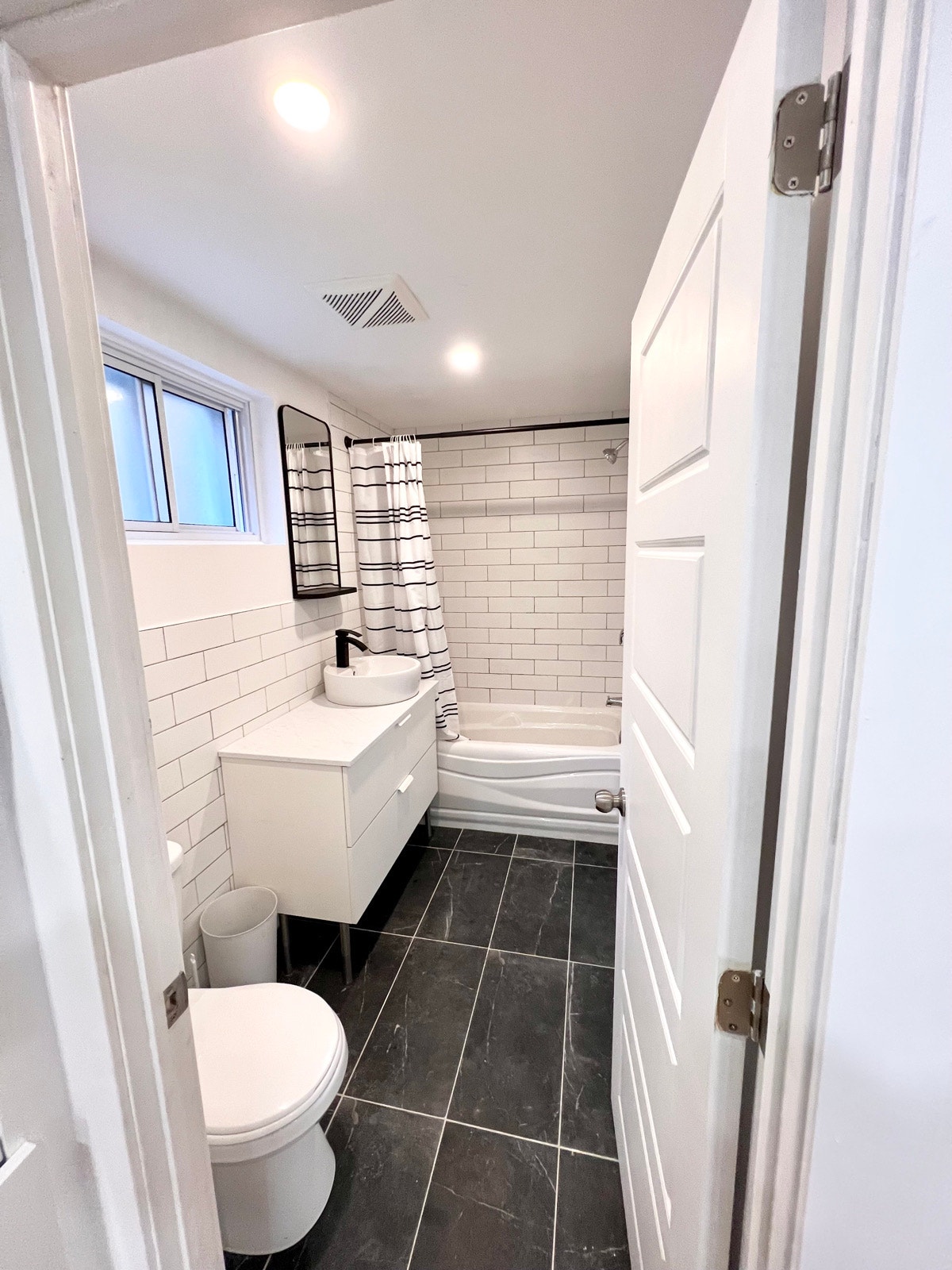 44e Avenue — photo 1