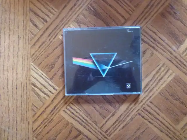 Dark Side Of The Moon – Pink Floyd   CD  mint  $10.0062863731301250121