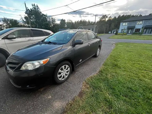 Toyota Corolla 2011 in Cars & Trucks in Drummondville - Image 3