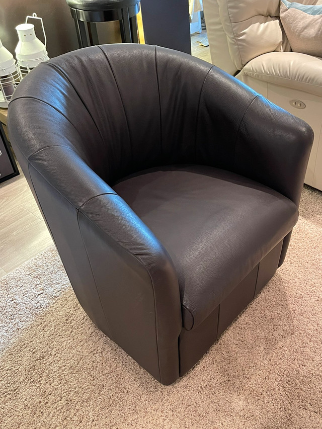 Natuzzi Editions Veronica Swivel Accent Chair MINT Chairs