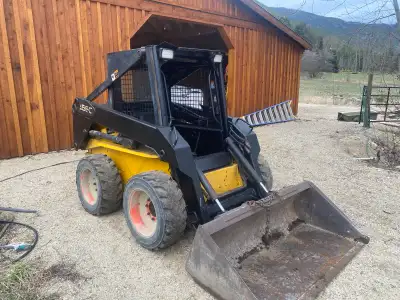 1999 New Holland LX 565, 1150 Hrs, Runs great, Perfect machine for around the property, Foot control...