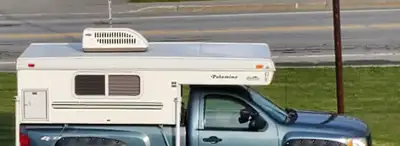 Petit campeur Palomino pour camion boite courte et/ou boite longue. Modèle: B-1250 Chauffage, poële,...