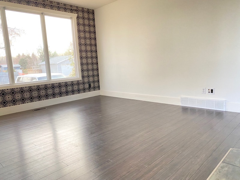 2 Bed Main Floor Suite in Sutherland Utilities Included Long Term