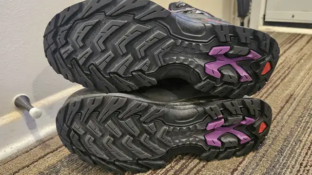 solamon hiking comet gtx 3D womans 6.5 / 38 goretex  in Women's - Shoes in Edmonton - Image 6
