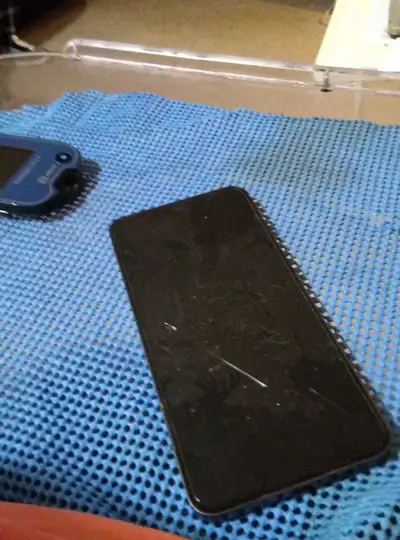 Cracked screen Samsung Galaxy S24 FE, View more