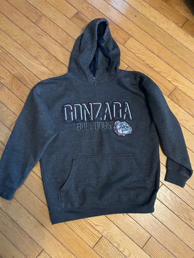 Just in time for March Madness. Youth small - would fit age 12-14 Excellent condition