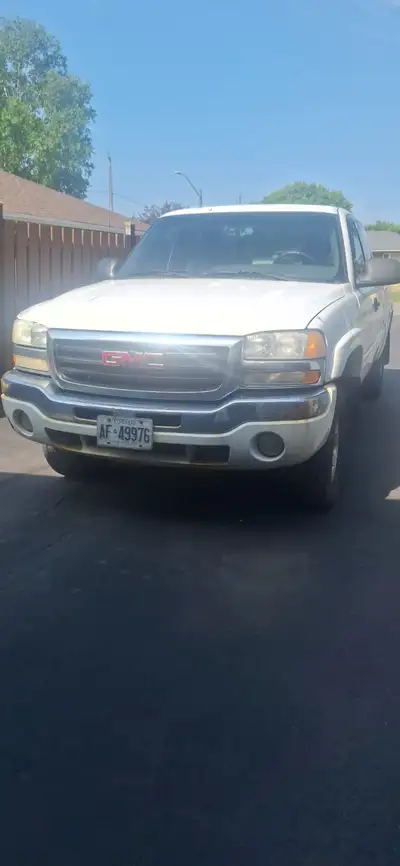 2003 gmc Sierra SLE, 240000km, 5.3L, mechanically in very good condition and well taken care of. Eng...