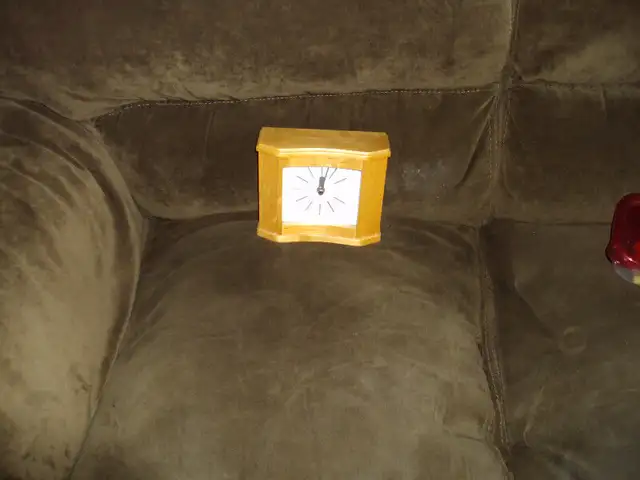 BULOVA QUARTZ DESK CLOCK in Home Décor & Accents in Mississauga / Peel Region - Image 8