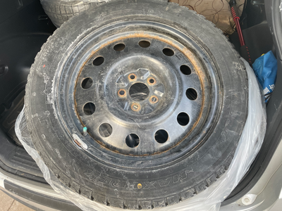 Selling 3 Maxtrek Trek M7 winter tires mounted on steel rims. - Size: 225/55 R18 98T - Tread depth:...