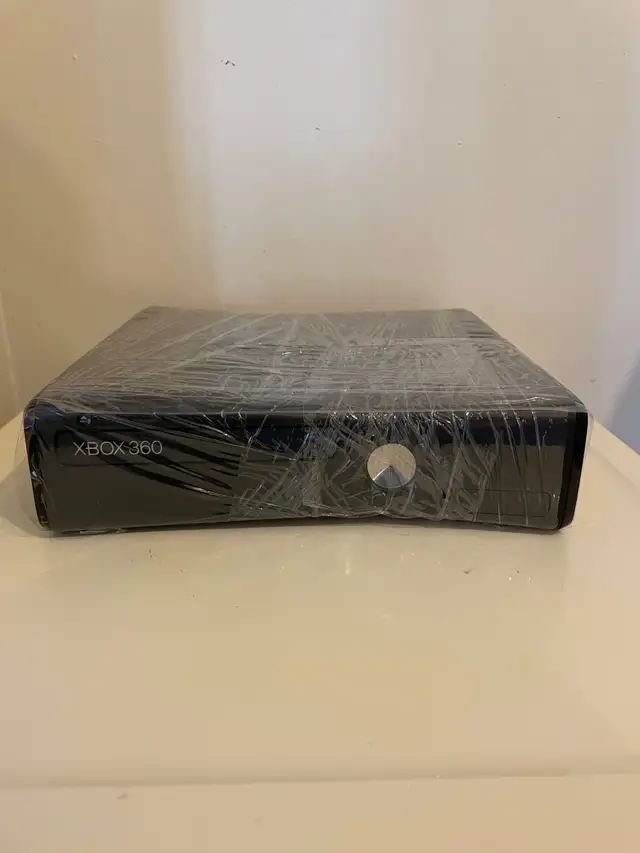 XBOX 360 + 2 Wireless Controllers + Power Supply62863286014211121